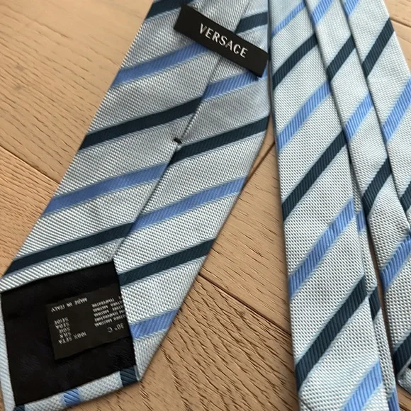 Versace tie - Picture 4 of 5